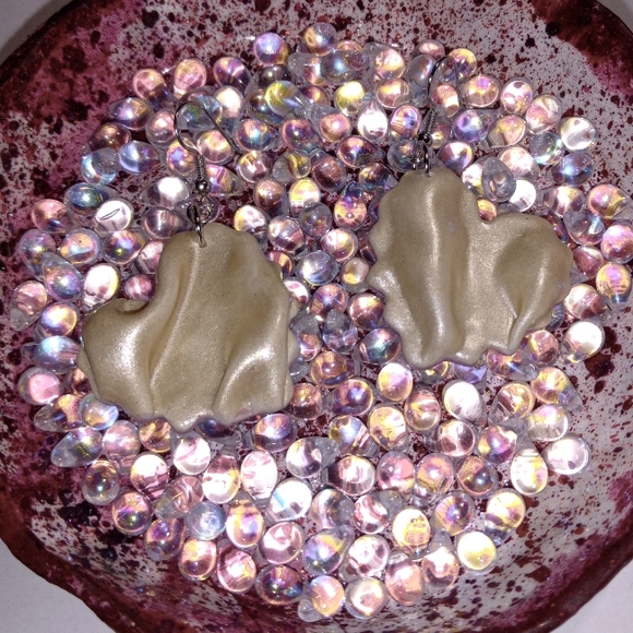 Jewelry - Faux silk heart earrings